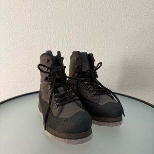 Simms Gray and Black Green Men’s Freestone Wading Outdoor Fishing Boots Size 7